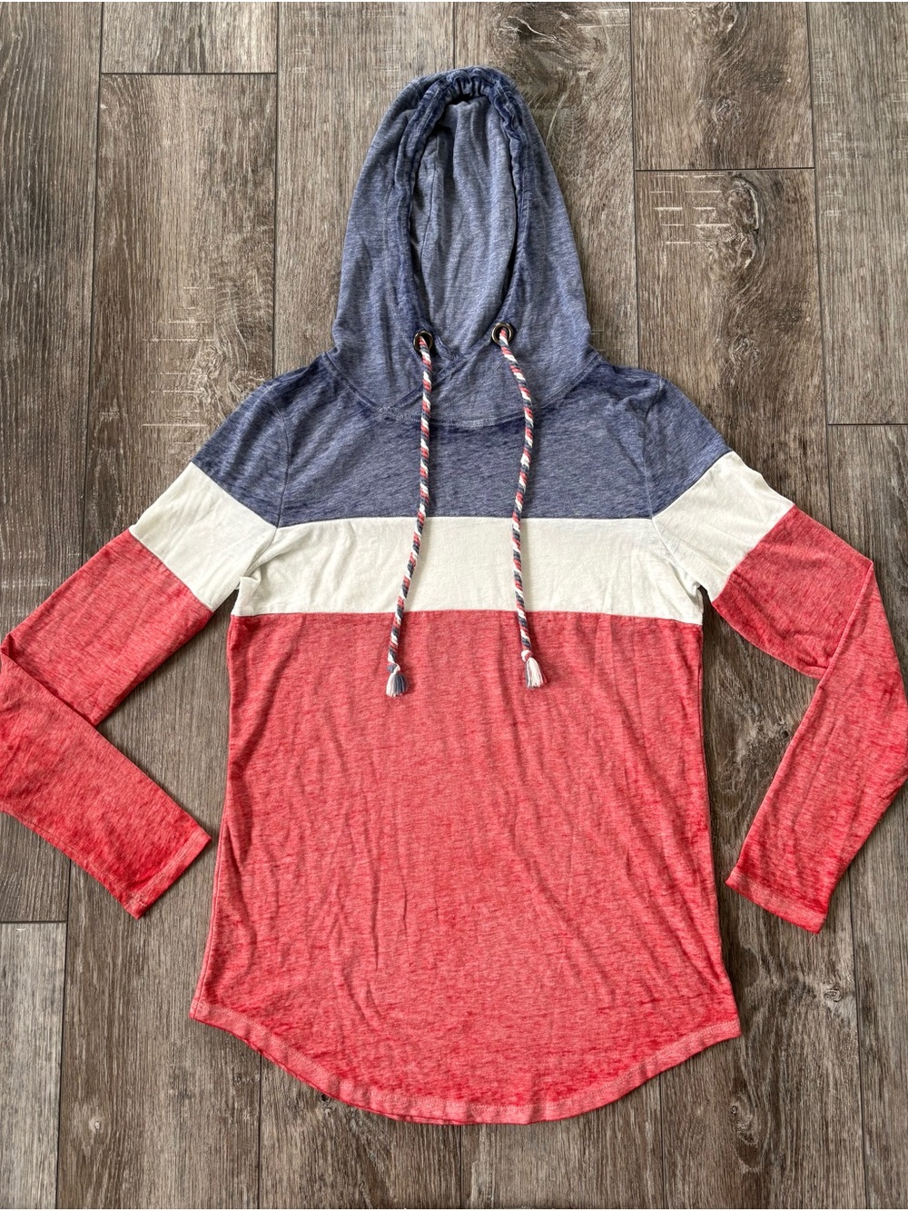 Maurices Light-Weight Hooded Pullover- Size XS ❤️🤍💙